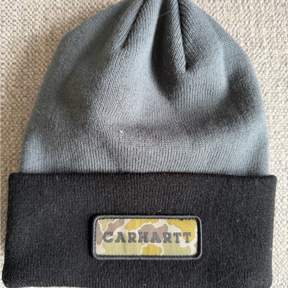 Carhartt Other - Carhartt Two-Tone Beanie with Logo Patch
